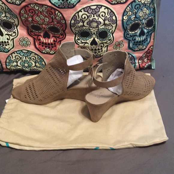 Shoes - Picture 2 of 4